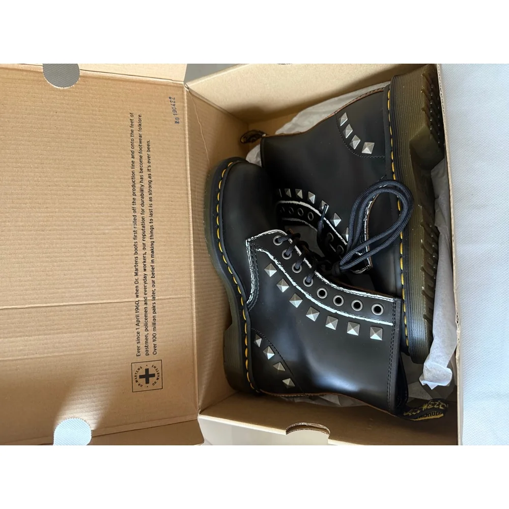NIB Dr Martens 1460 Stud Rolled Vintage Smooth Pyramid Studs Punk Boot size US 7 - Picture 6 of 12